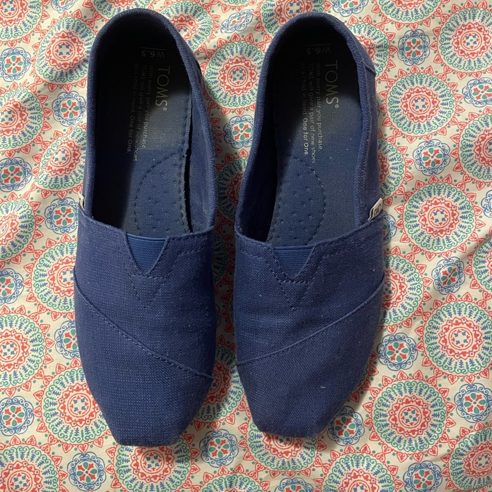 Blue Toms